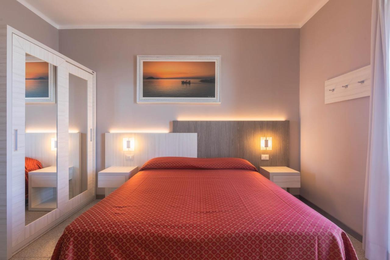 Hotel Danio Lungomare Alassio Buitenkant foto