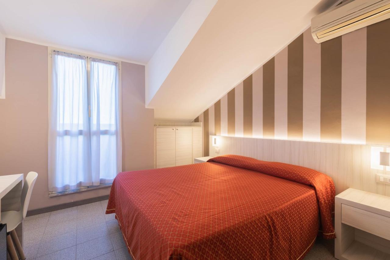 Hotel Danio Lungomare Alassio Buitenkant foto
