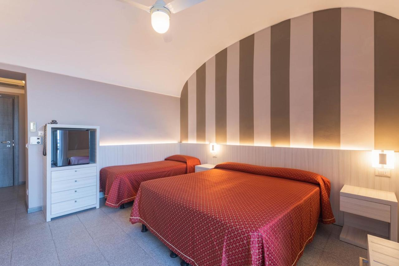 Hotel Danio Lungomare Alassio Buitenkant foto