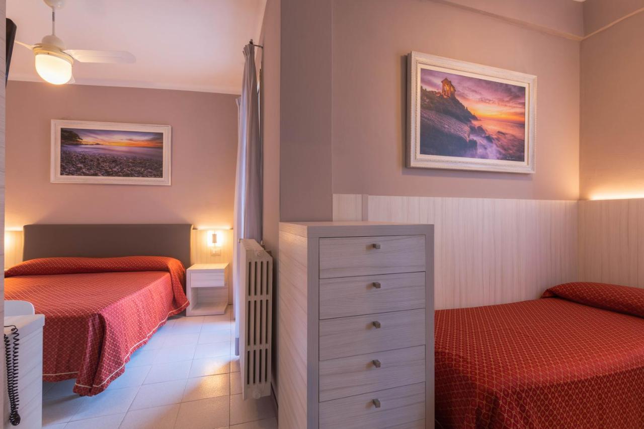 Hotel Danio Lungomare Alassio Buitenkant foto