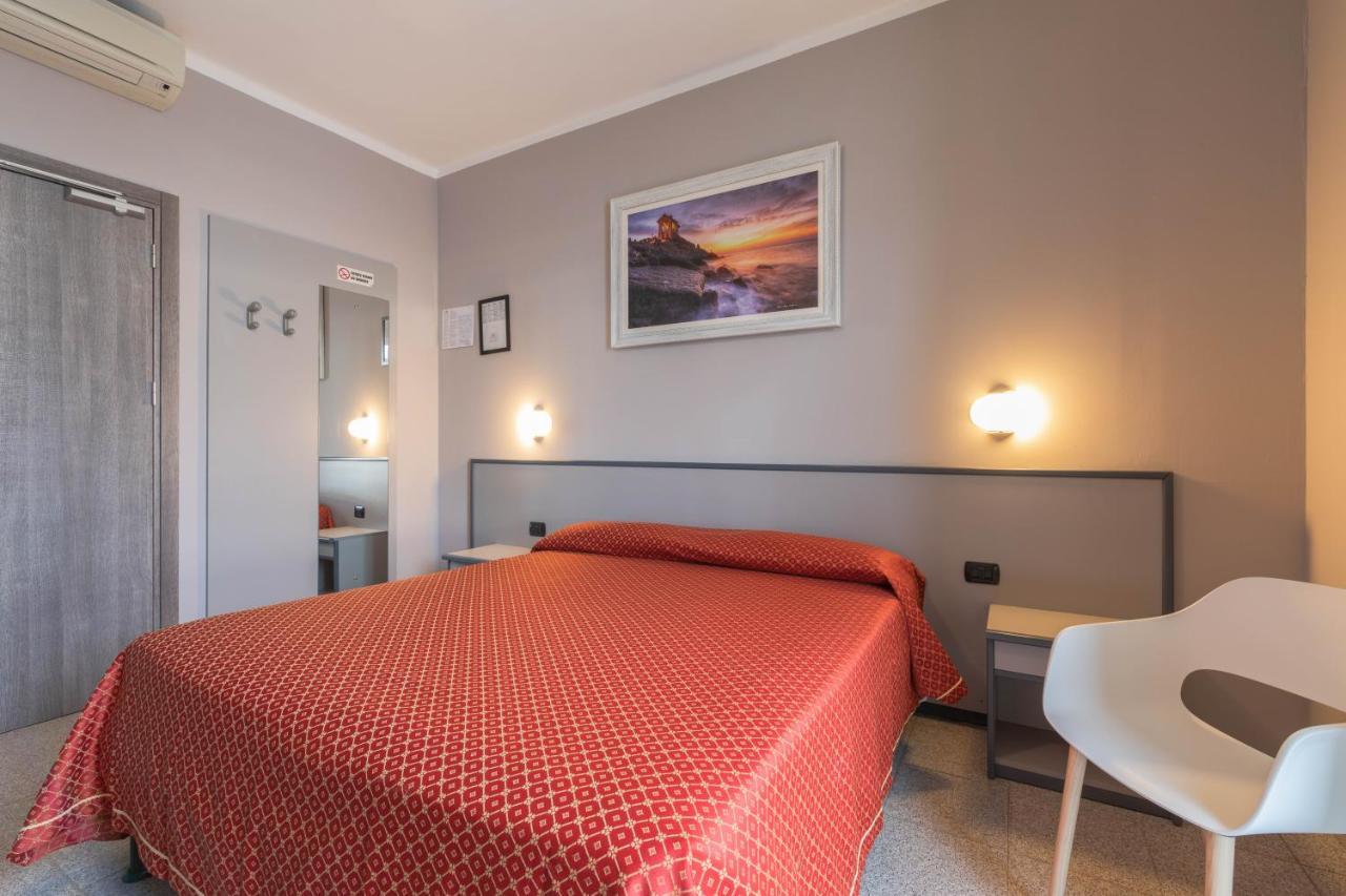 Hotel Danio Lungomare Alassio Buitenkant foto