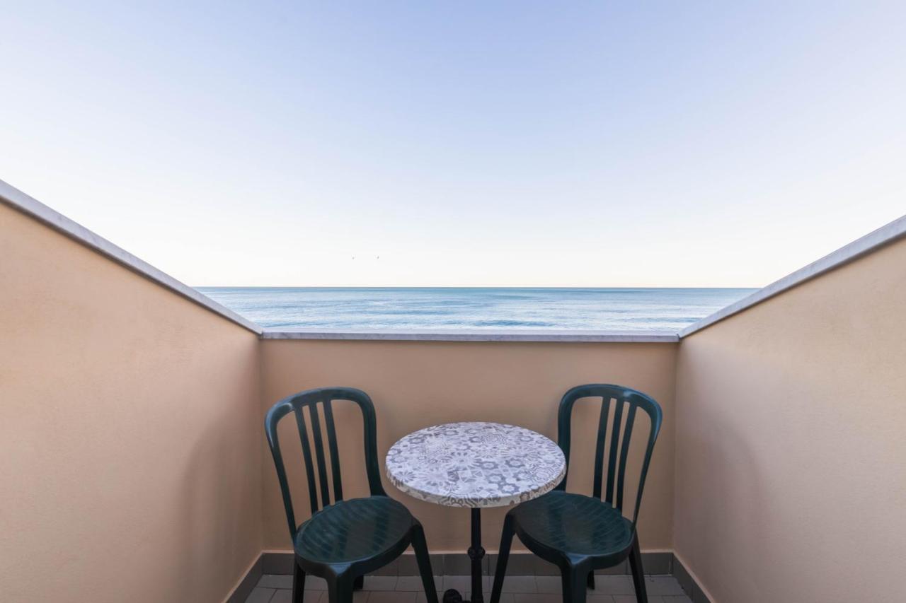Hotel Danio Lungomare Alassio Buitenkant foto