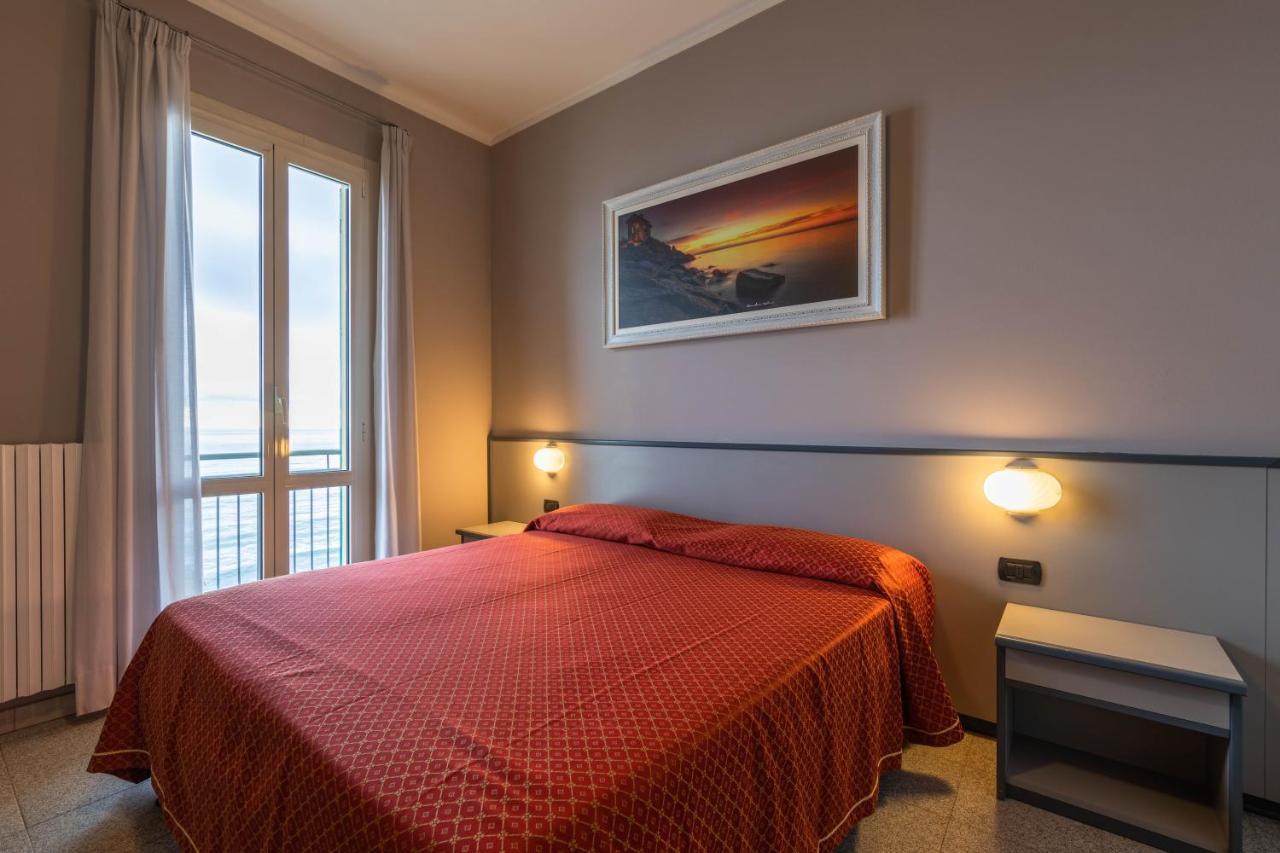 Hotel Danio Lungomare Alassio Buitenkant foto
