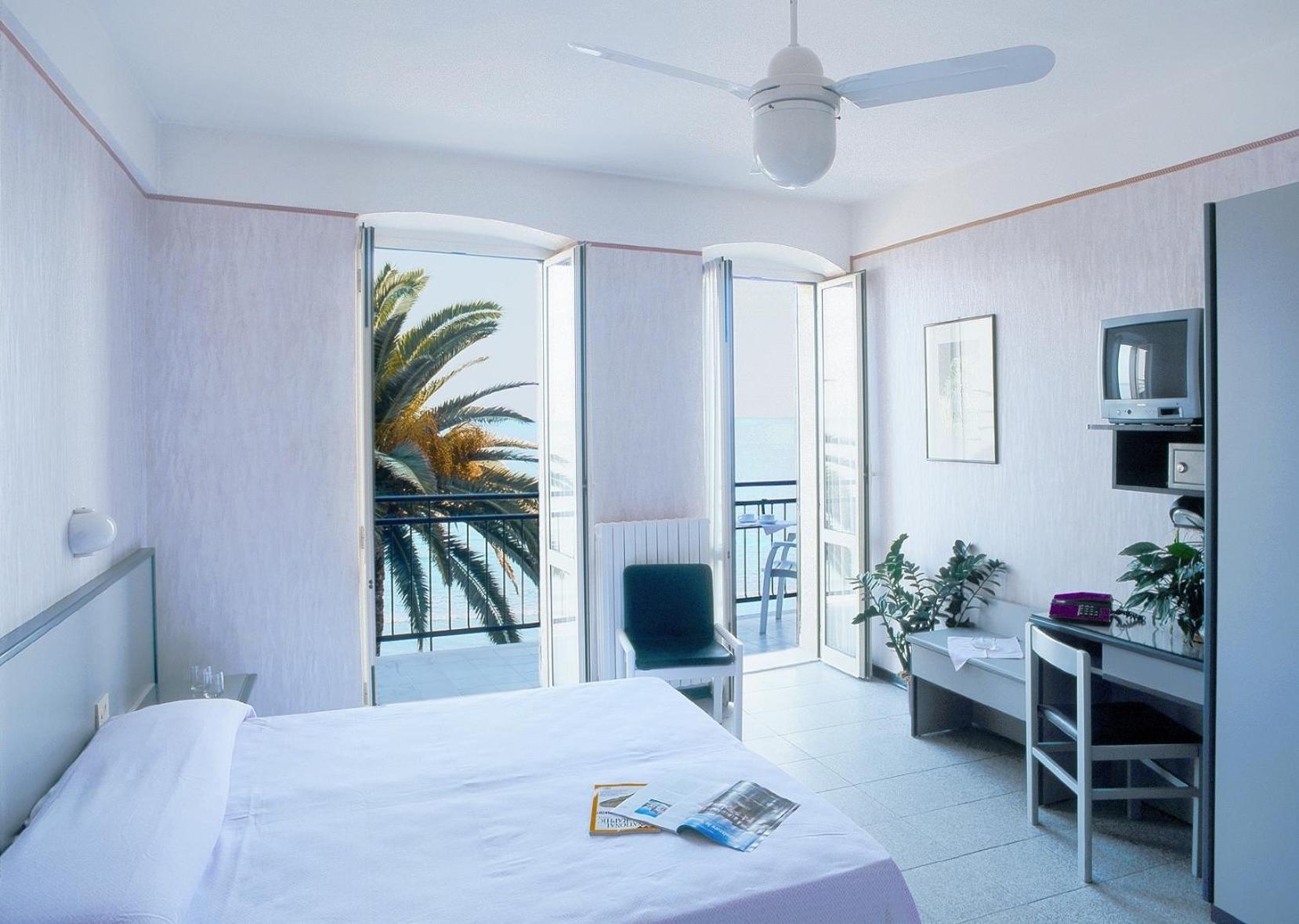 Hotel Danio Lungomare Alassio Buitenkant foto