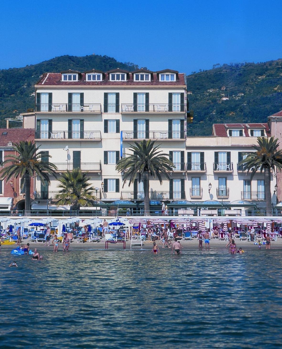 Hotel Danio Lungomare Alassio Buitenkant foto