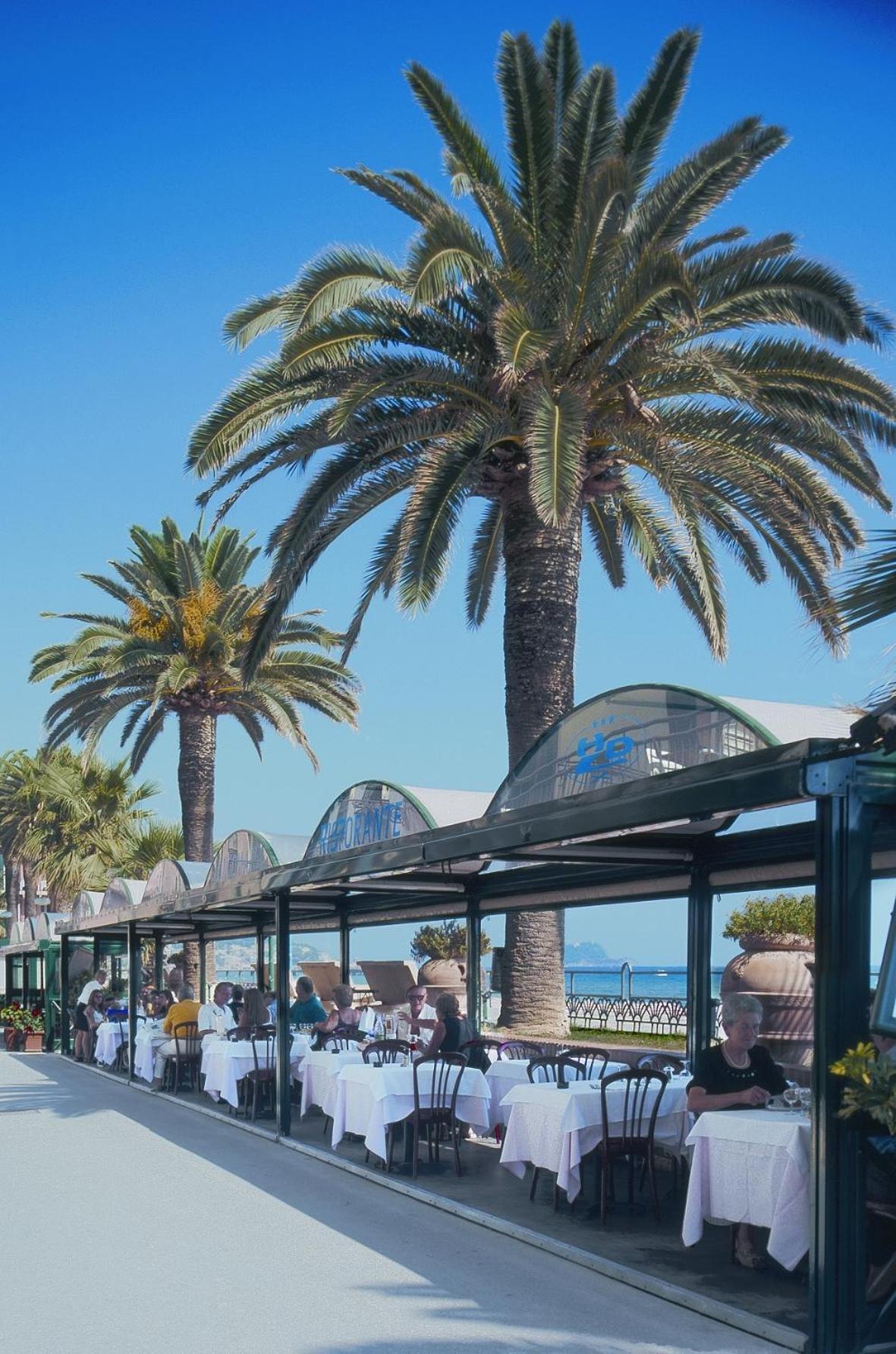 Hotel Danio Lungomare Alassio Buitenkant foto