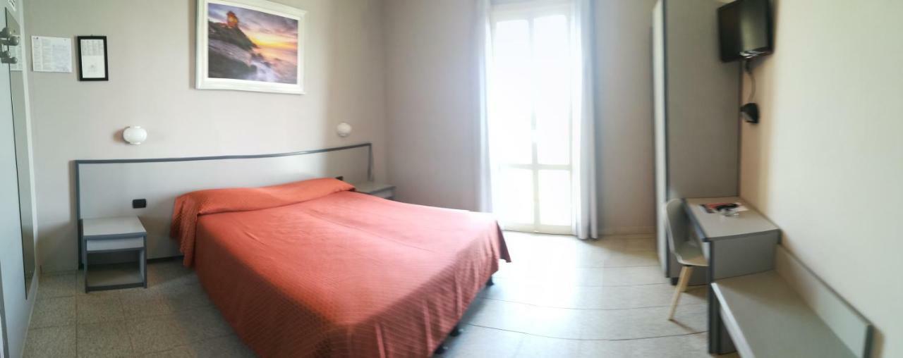 Hotel Danio Lungomare Alassio Buitenkant foto